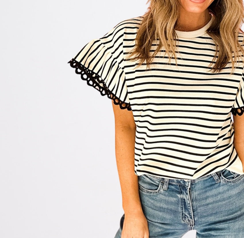 Scallop + Lace Ruffle Sleeved Top